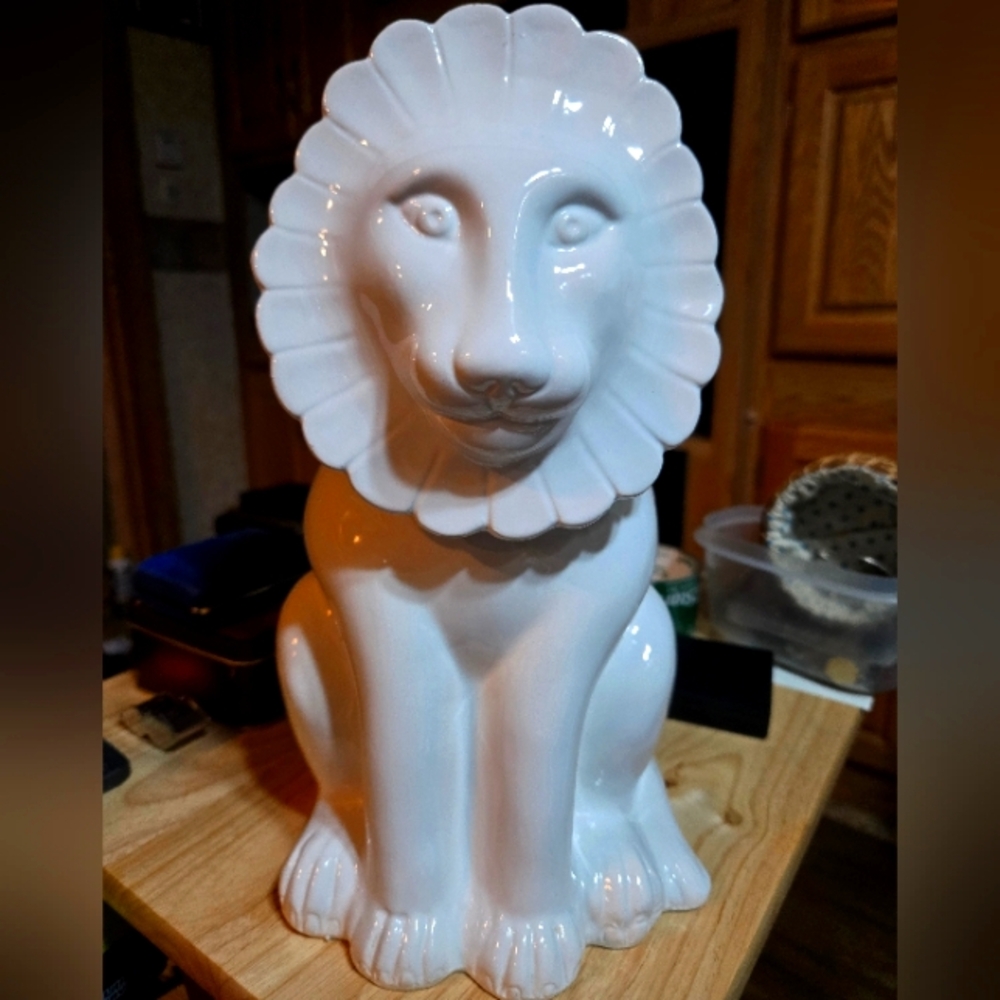 Vintage White Ceramic Lion Cookie Jar Canister